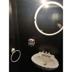 Νιπτήρας μπάνιου με καθρέπτη