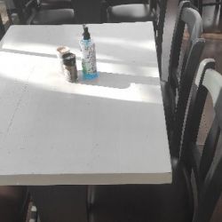 τραπέζια/καρεκλες