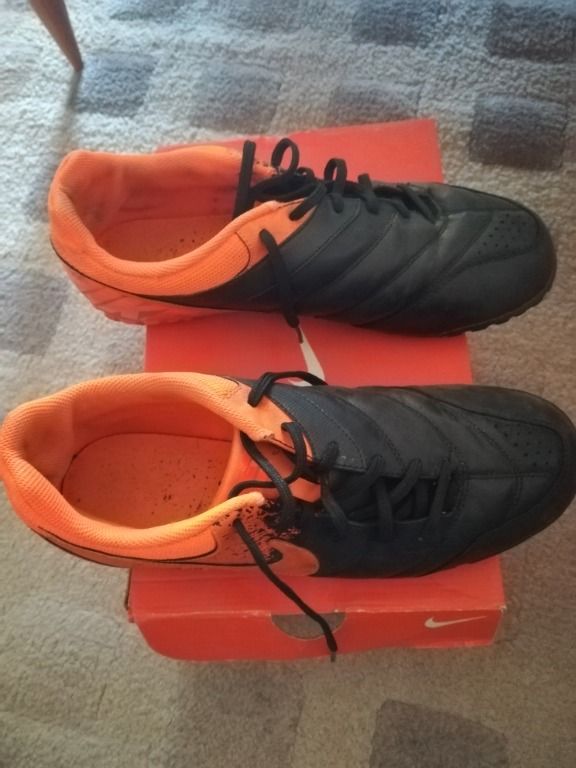 Ποδοσφαιρικά παπούτσια