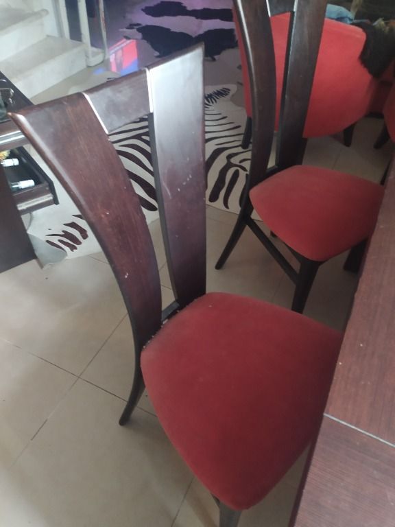 Τραπεζαρία Μ 6 καρέκλες από κόκκινο βελούδο