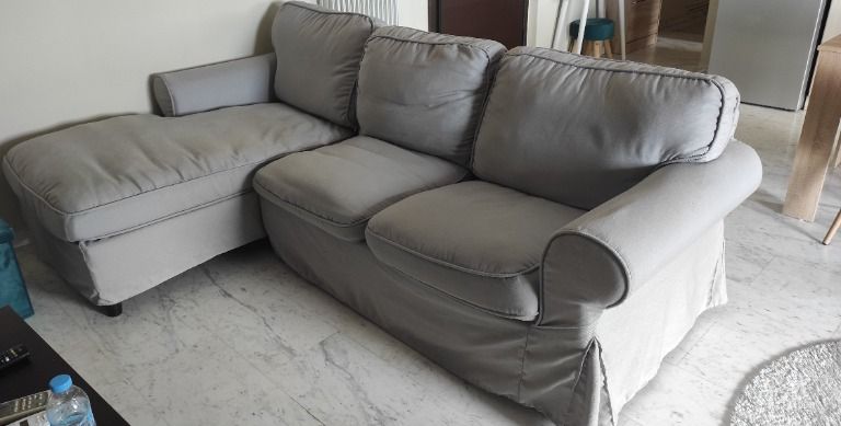 Πωλείται τριθέσιος γωνιακός καναπές σε άριστη κατάσταση
