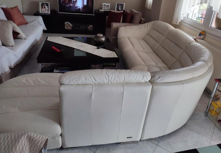 Λευκός δερμάτινος γωνιακός καναπές