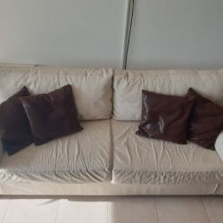 Δερμάτινος καναπές 230Χ90, που γίνεται και κρεβάτι