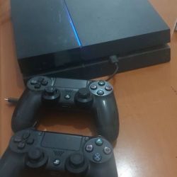 Playstation ps4 500Gb +2 controller