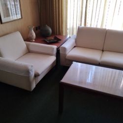 Πωλούνται 3θεσιος καναπές+2 πολυθρόνες+τραπεζάκι σαλονιού