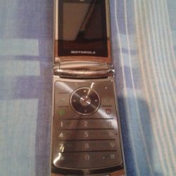 κινητό τηλέφωνο Motorola,του 2007 μοντέλο,8 ευρώ