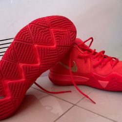 Nike Kyrie 4,  Νούμερο 45.5