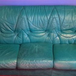 Δερμάτινος καναπές τριθέσιος