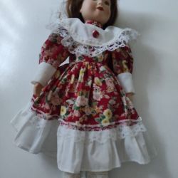 Πορσελάνινη κούκλα ύψους 40cm.