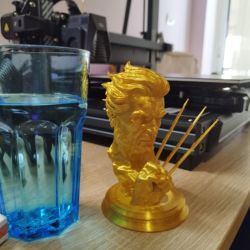 Golden logan figure pla