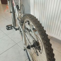 Full suspension mountain bike