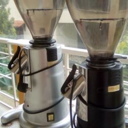 2 Μυλοι -μηχανες αλεσης- για χυμα καφε φιλτρου