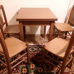 Τραπέζι  4 καρεκλες