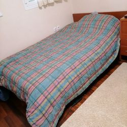 Κρεβάτι ημιδιπλο με στρώμα και συρταριερα