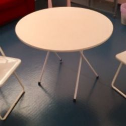 Σετ τραπέζι με 4 καρέκλες